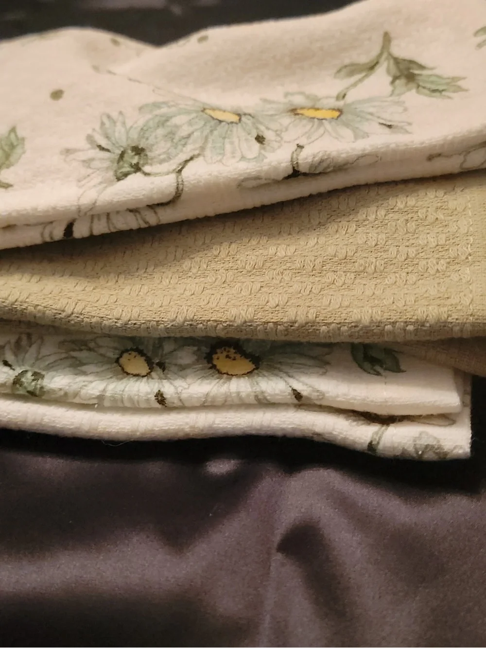 Martha Stewart White and Sage Kitchen Towel Set w/ Yellow and Green Daisy Print